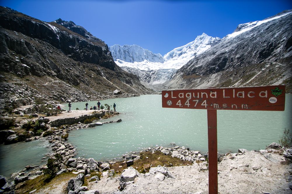 Laguna LLaca al interior del Parque Nacional Huascarán